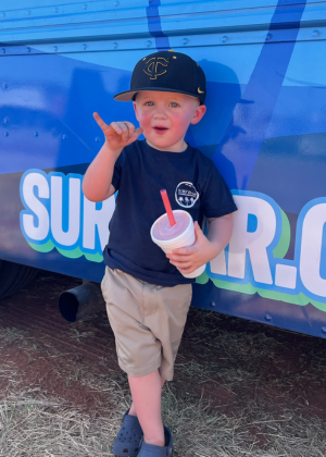 Surf Bar kids with smoothie